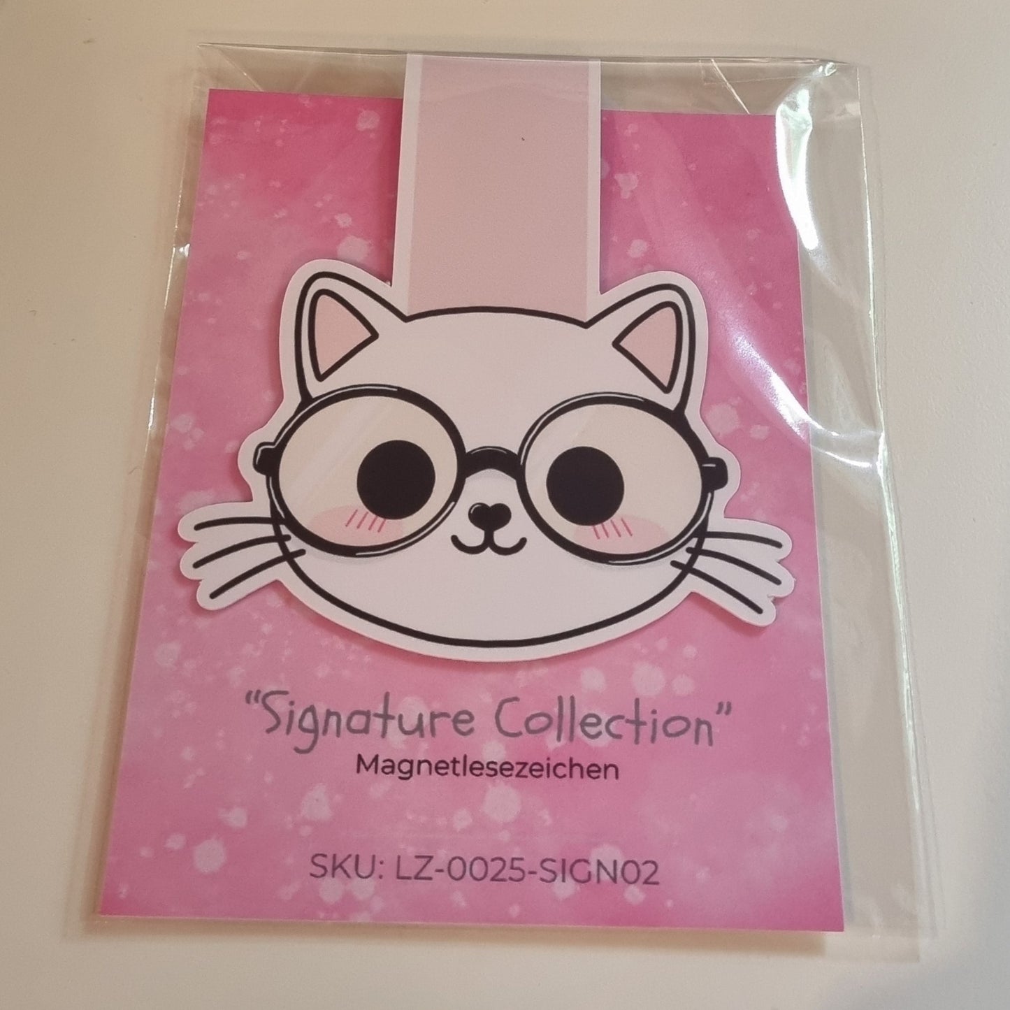 Lesezeichen MILLICAT mit Magnet aus der Signature Edition. Jetzt auf millicat.de