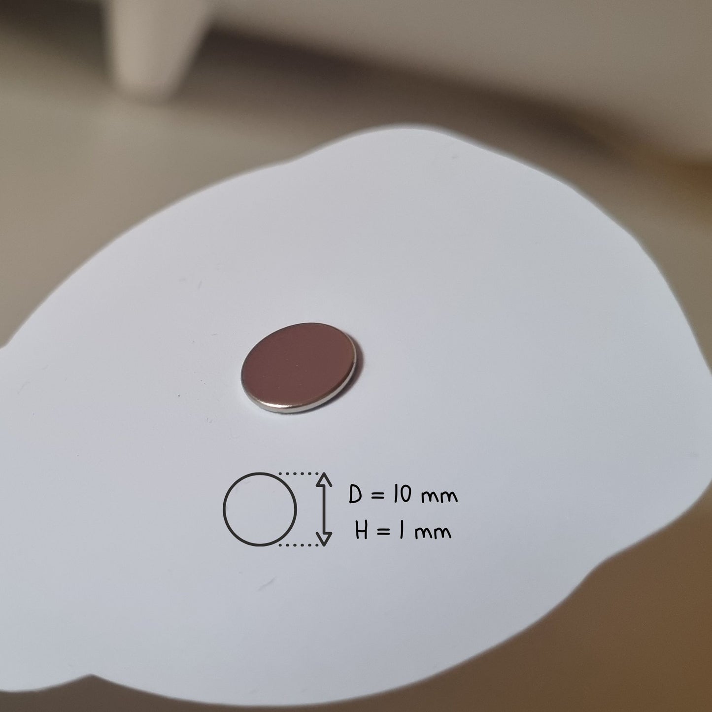 Magnetgröße: Durchmesser 10 mm und Hähe 1 mm - Magnetische Lesezeichen Rückseite - millicat.de