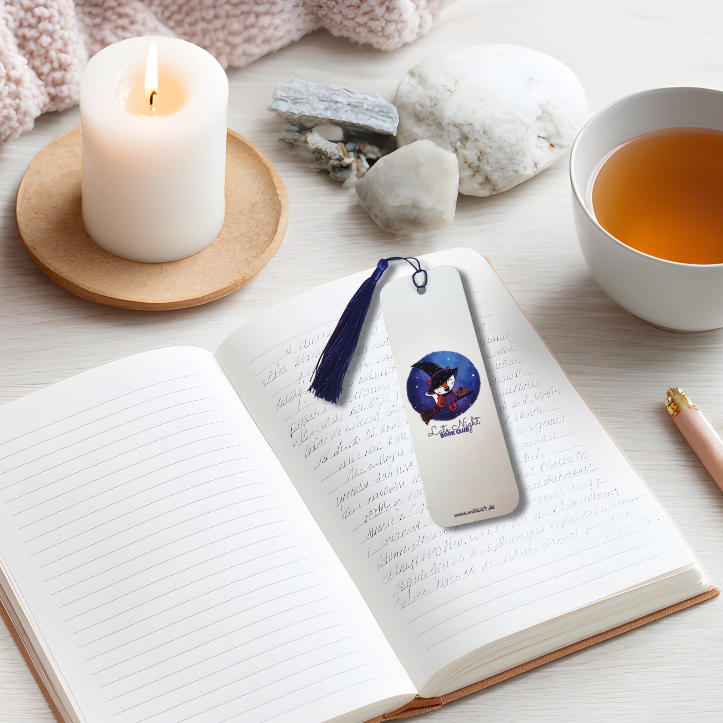 Beispiel für Lesezeichen Anwendung im Buch - klassisches Lesezeichen Fuchs mit Quaste von Millicat