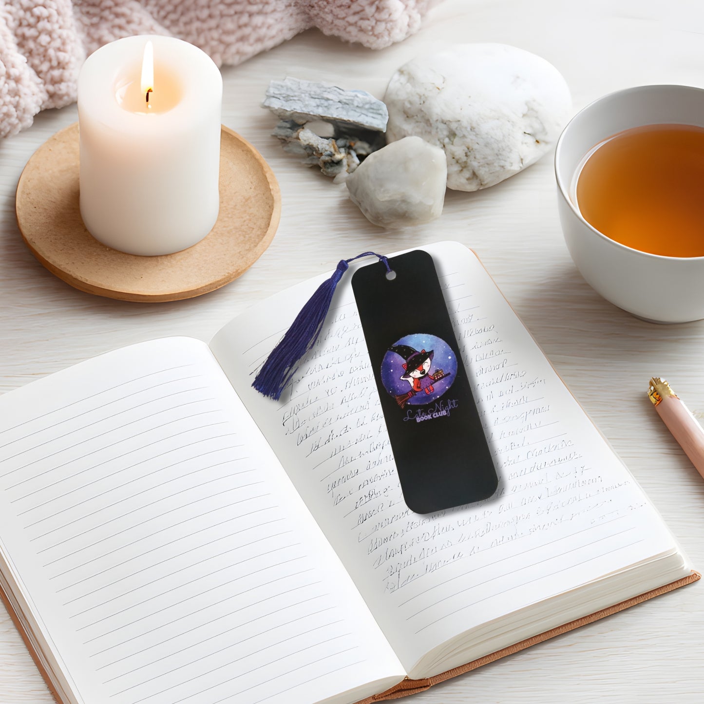 Beispiel für Lesezeichen Anwendung im Buch - Rückseite in schwarz - Fuchs Lesezeichen von Millicat