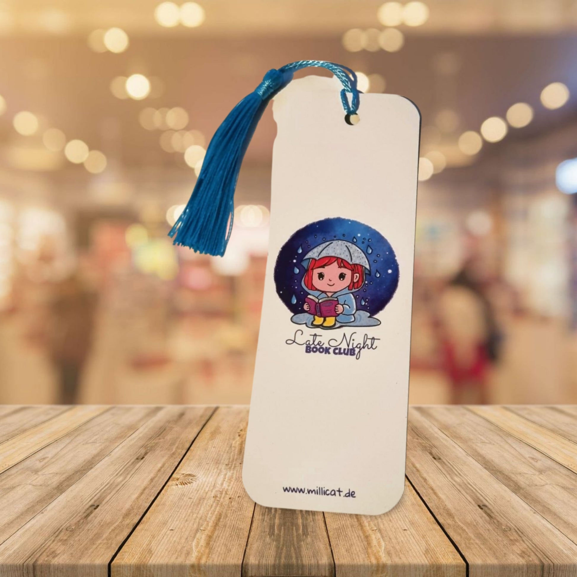 Niedliches Lesezeichen - Mira liebt Regentage - Late Night Book Club - vorne weiß
