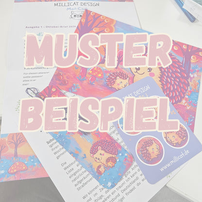 Beispielfoto für den Mailclub, zeigt einen Igel mit zwei Babys in einer bunten Herbstszene, Pilze und Bäume.