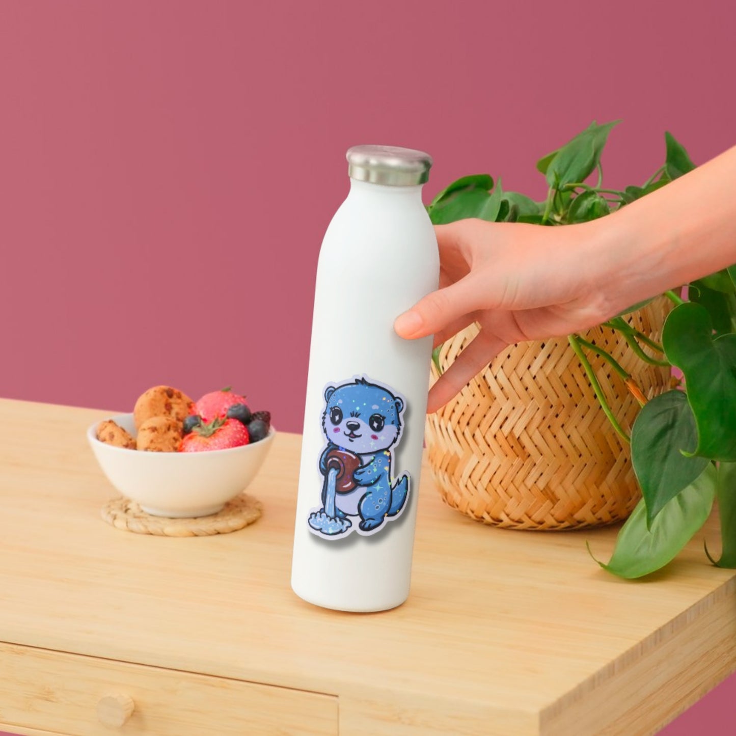 Wasserabweisender Vinyl Sticker Sternzeichen Wassermann Fiete auf einer Trinkflasche als kreative Geschenkidee für Wassermann Geborene.