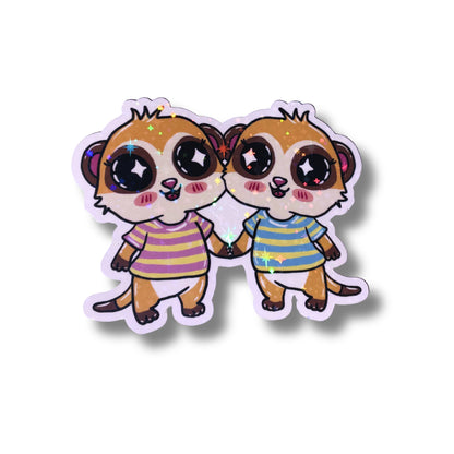 Großer Sternzeichen Sticker Zwillinge als zwei Erdmännchen Maike & Tjark in gestreiften T-Shirts aus der Zodiac Cuties Kollektion von Millicat Design.