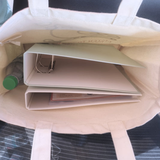 Stoffbeutel Shopper von innen - Viel Platz für große Ordner, Flasche und mehr. Jetzt bei millicat.de kaufen.